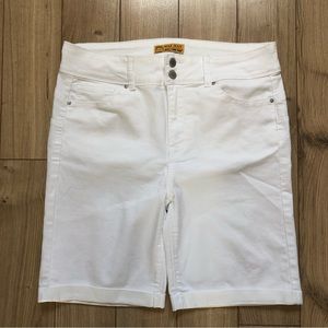 Women’s Wax Jean High waisted White denim shorts size XL